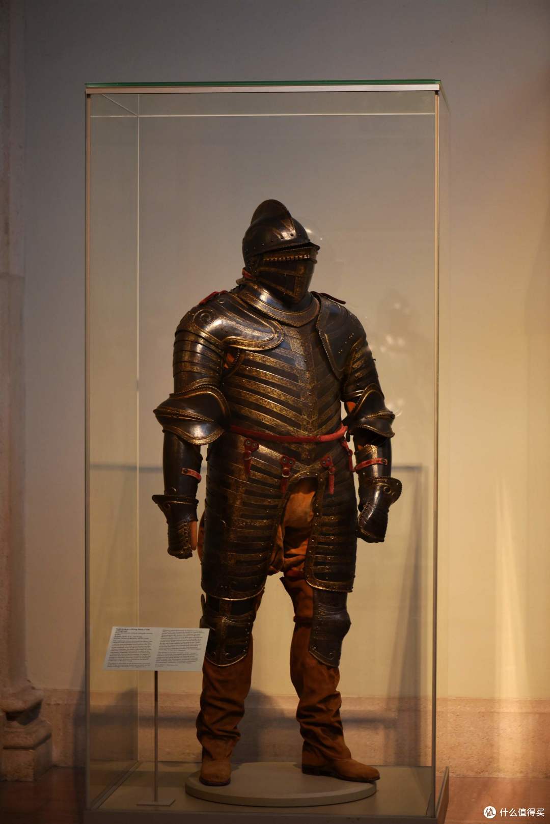 的铠甲及火枪,这里甚至包括了日本武士的铠甲以及中国清朝皇族的盔甲