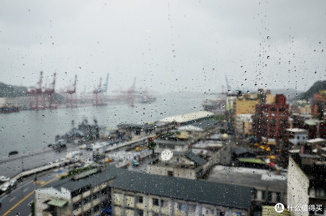 ▲雨中的基隆港