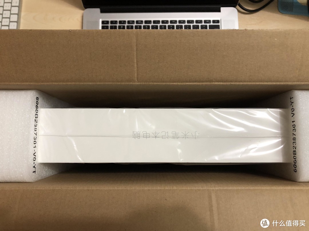 MI 小米 Pro15.6英寸 笔记本电脑 开箱（对比Apple 苹果 Mac Book Pro笔记本电脑）