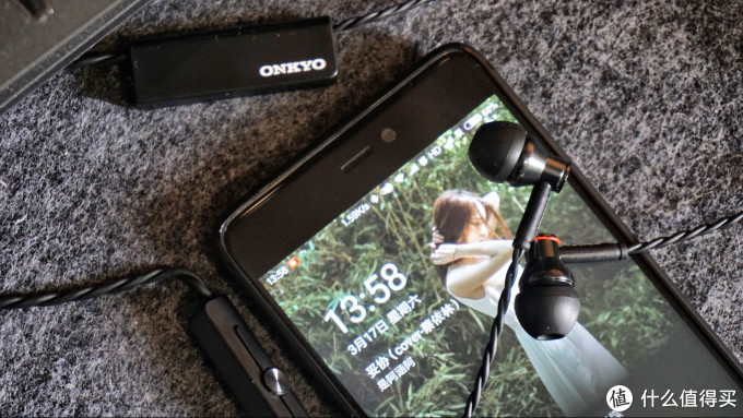 一款电量持久音质尚可挤公交坐地铁通勤蓝牙耳机onkyo安桥e200bt耳机