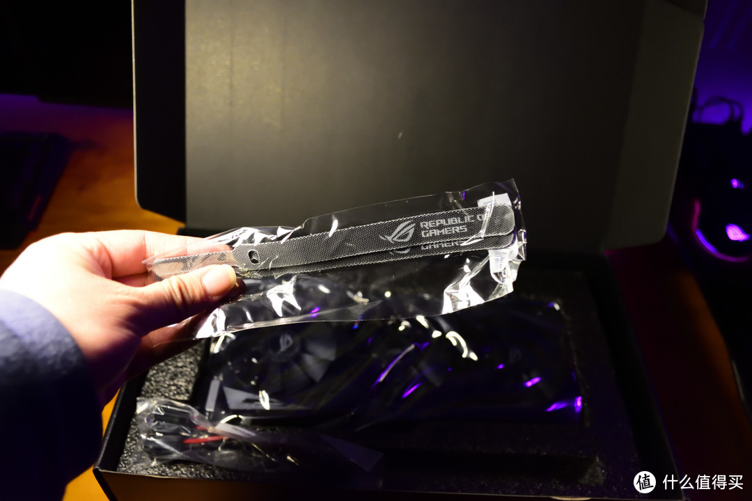 孤岛吃鸡与信仰：ASUS 华硕 ROG StriX VEGA 64 O8G 显卡 + ROG C6E 主板 + AMD Ryzen 5 1600X CPU 装机秀