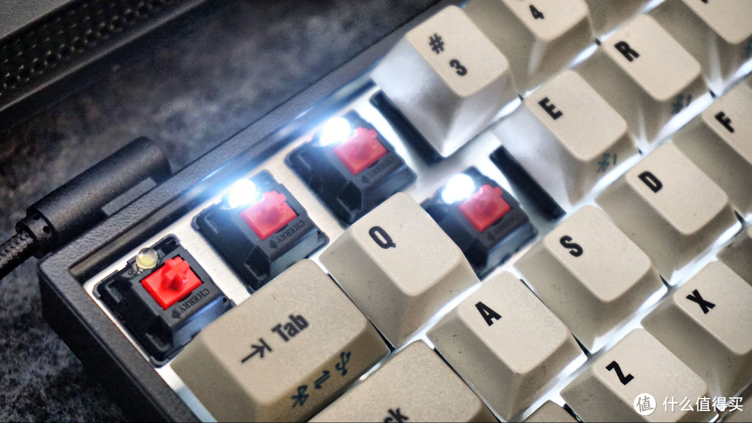 让你玩灯玩到嗨起来：Akko 艾酷 X MAXKEY TADA68 PRO 蓝牙双模机械键盘