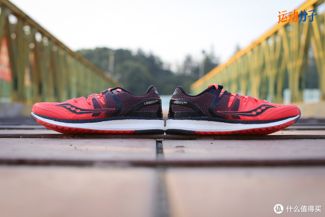 Saucony Liberty ISO 与Freedom ISO 对比评测：乍看是对孪生兄弟，亦有不同功力