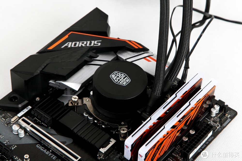 #原创新人#平民玩家最爱，新特性能秒杀一众Z370：GIGABYTE 技嘉 B360 主板 装机