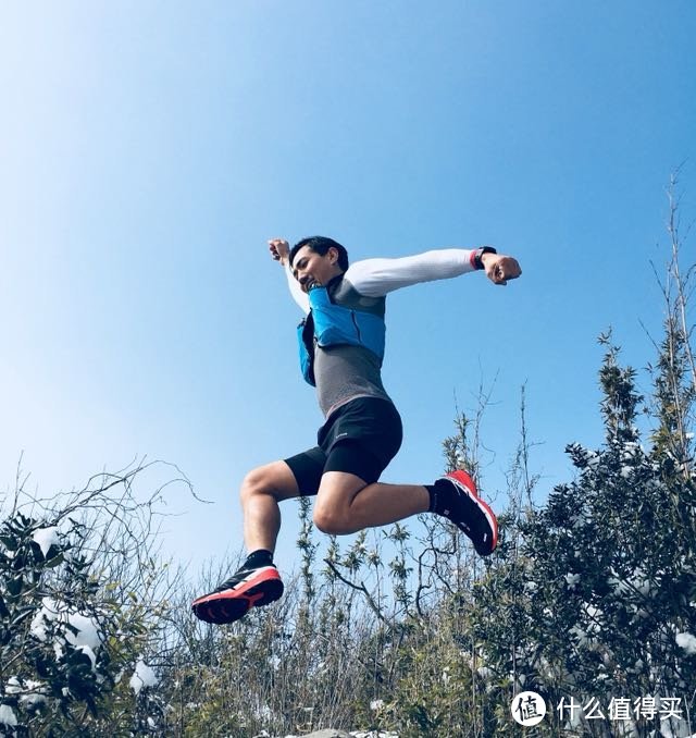 进阶之路赢在下坡：Salomon 萨洛蒙 大红鞋 Wings 8 跑鞋 评测