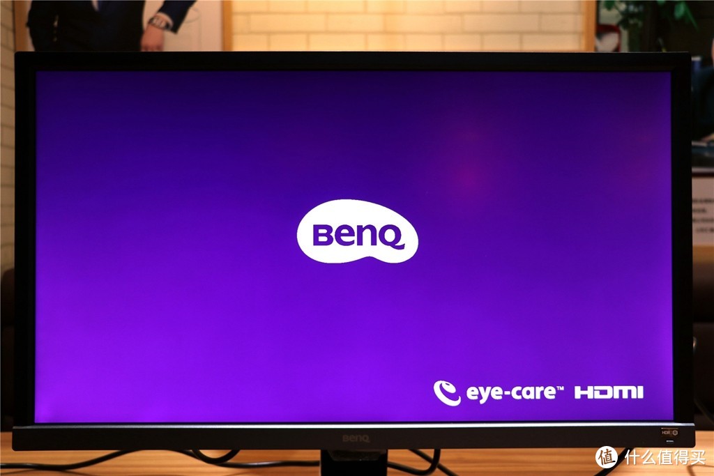 #本站首晒#4K、HDR、智慧调光全都有才叫游戏机伴侣：BenQ 明基 EL2870U 显示器详细开箱！