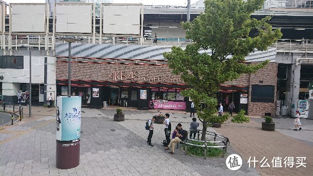 旁边的AKB48咖啡厅