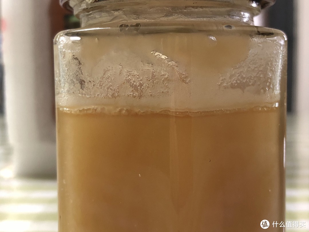 家里冰箱存放时间超过5年以上的老蜂蜜，传说是野蜂蜜