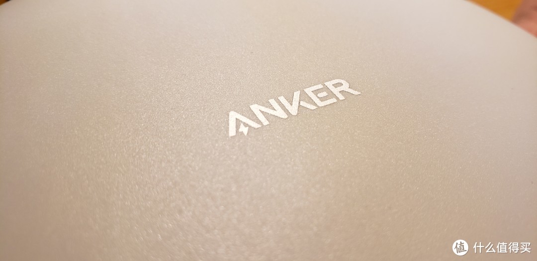 Anker超级快充对比Samsung立式快充无线充电器