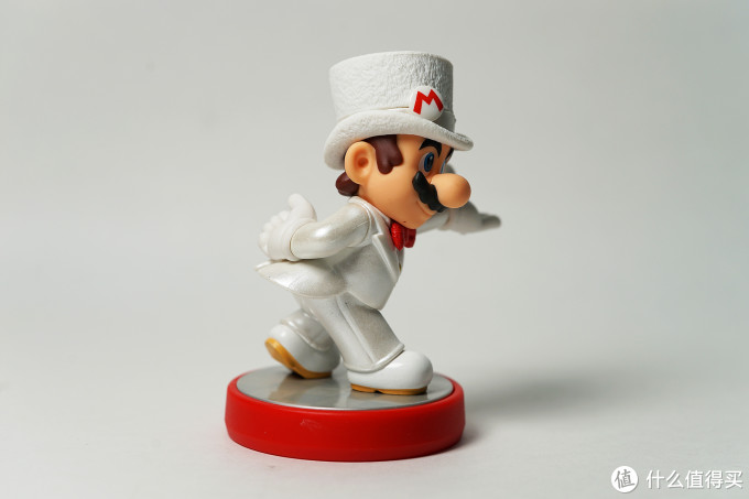 我的第一个 nintendo amiibo:礼服马里奥 手办