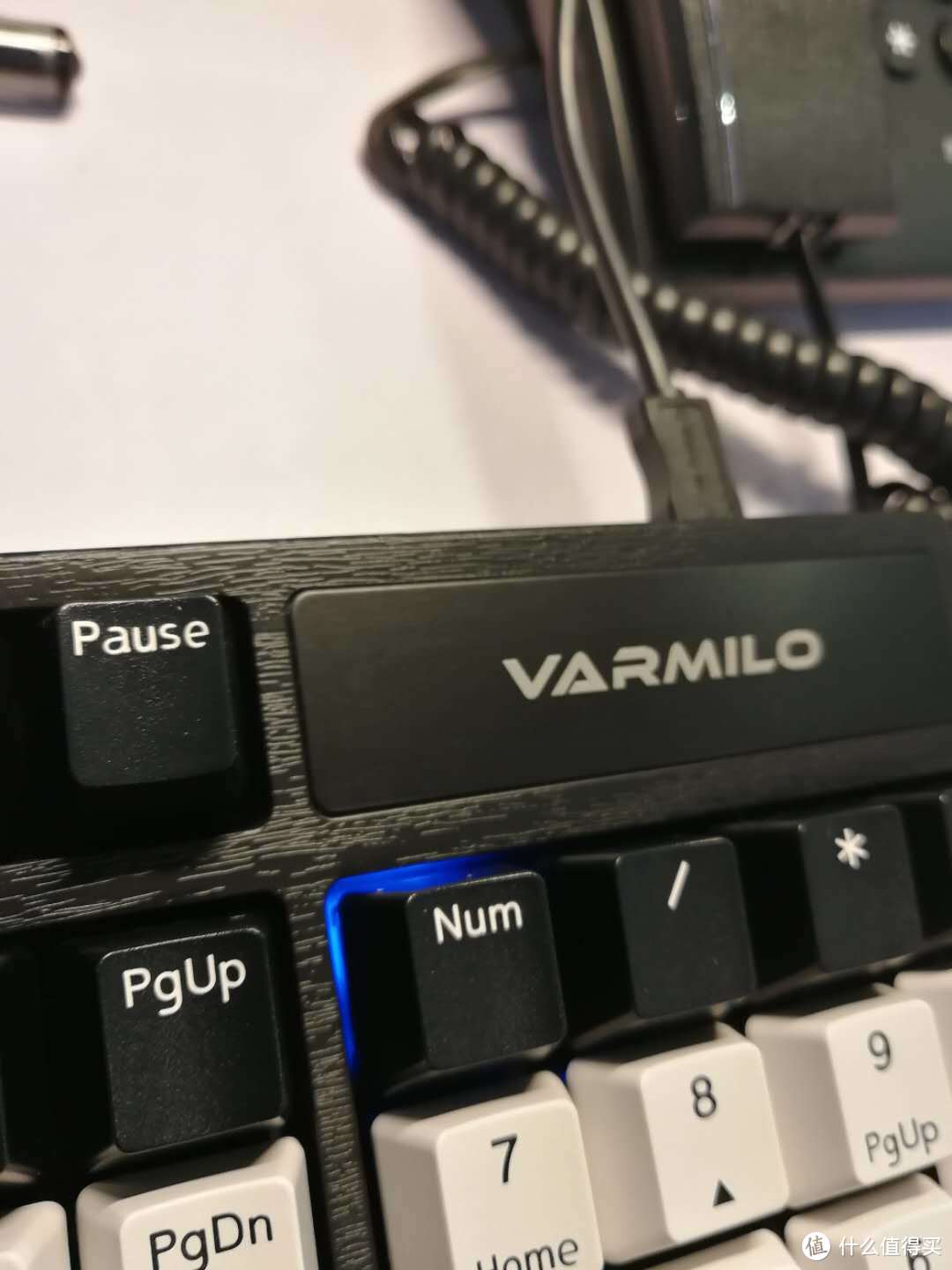 Varmilo 阿米洛 Z104M 静音红轴 键盘 轻开箱