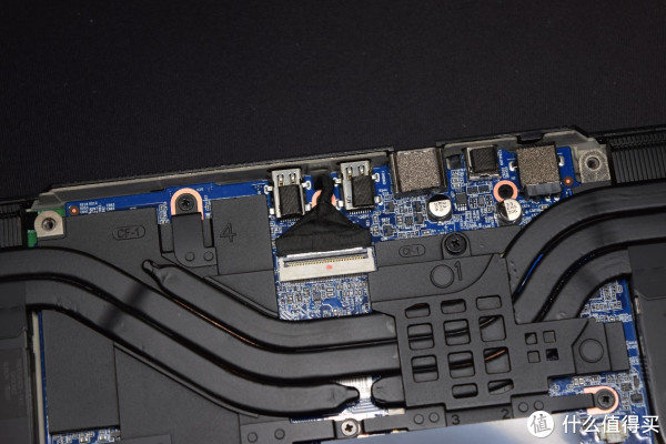 机械革命深海幽灵z2游戏本做工细节接口机身屏幕键盘