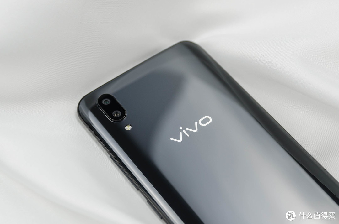 黑科技带来全新体验：vivo X21 屏幕指纹手机深度测评