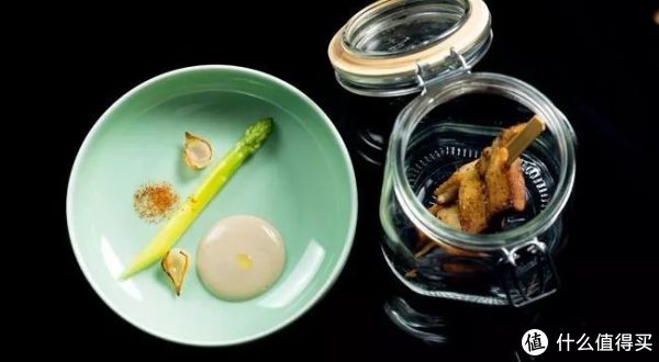 刷卡可以看电影、攒流量、换机票,现在还可以