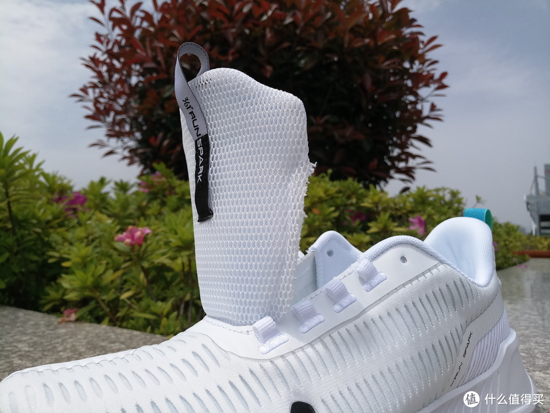 穿上小白鞋，一起跑去印尼雅加达|361° 夏季轻质旗舰 WIND MAX 风透网跑鞋评测