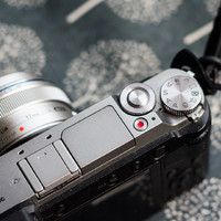 松下 Lumix GX85 微型单电相机使用体验(手感|机身|取景器|按键)