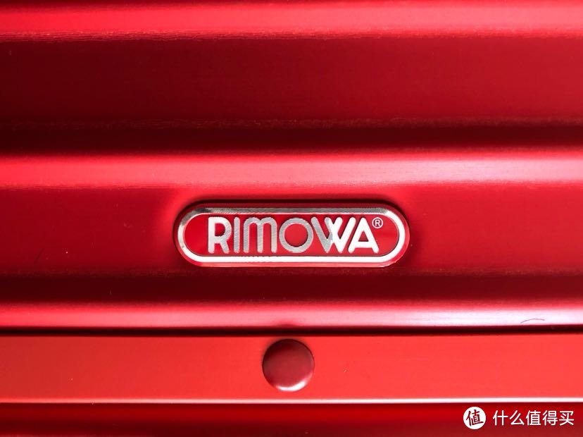 #本站首晒#可能是我见过的最“不值”的旅行箱：Supreme X Rimowa 45L 旅行箱 开箱