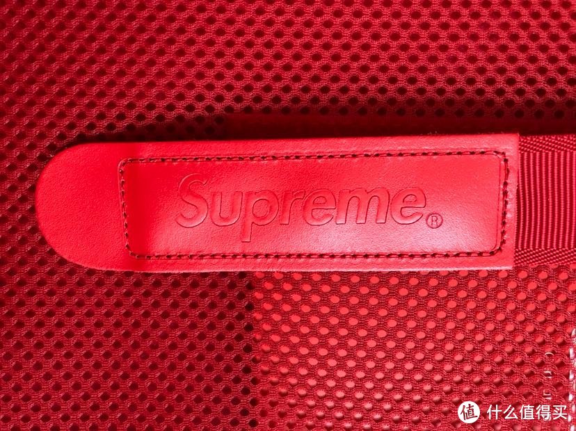 #本站首晒#可能是我见过的最“不值”的旅行箱：Supreme X Rimowa 45L 旅行箱 开箱