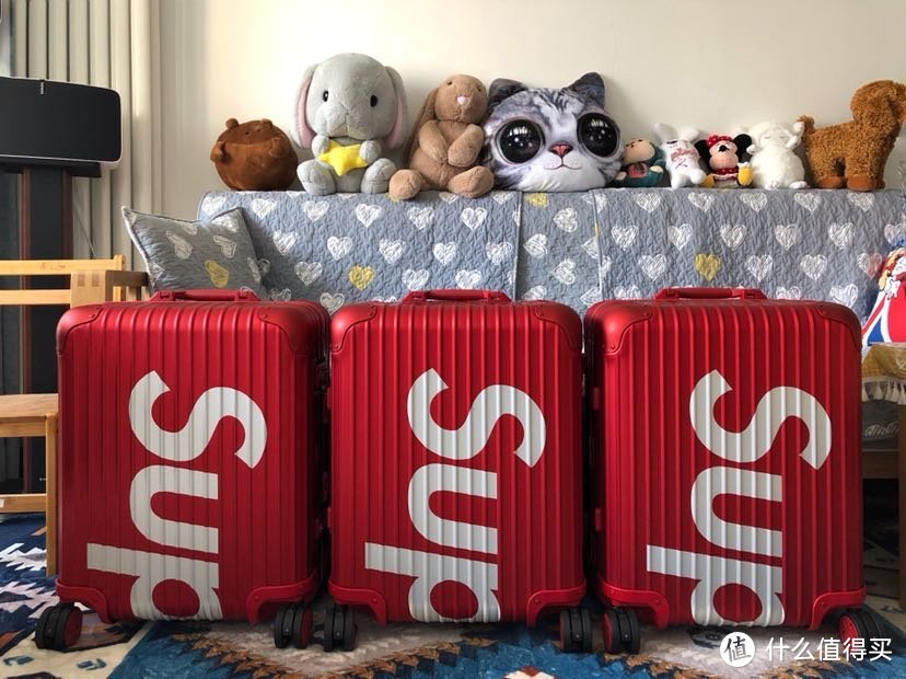 #本站首晒#可能是我见过的最“不值”的旅行箱：Supreme X Rimowa 45L 旅行箱 开箱