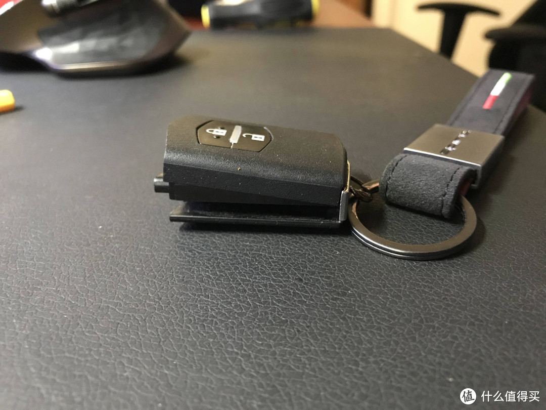 马自达3星骋 双按键遥控钥匙电池更换