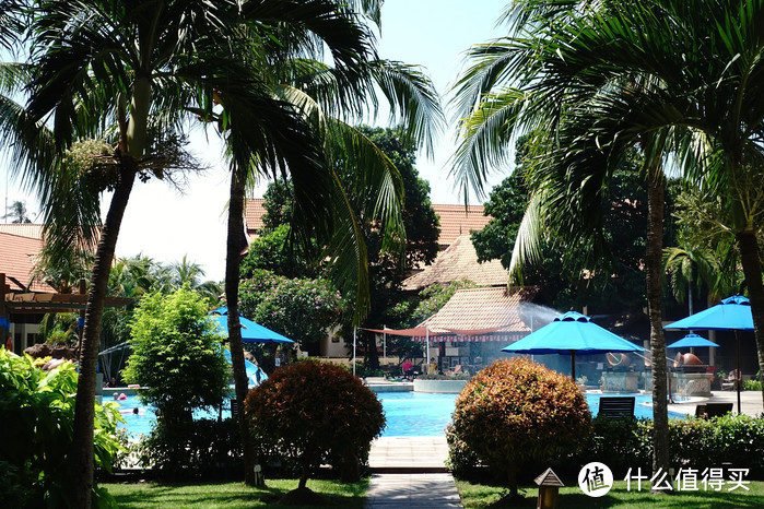 每天光是在酒店内度假也是种享受，花园很大，有一座美丽的室外游泳池。