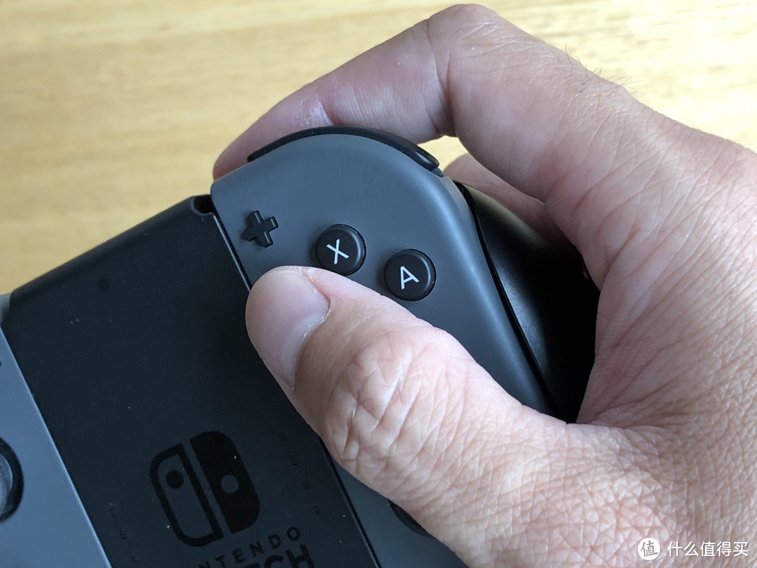 NINTENDO 任天堂 Switch Pro手柄频繁掉线？塞纸巾大法了解一下！