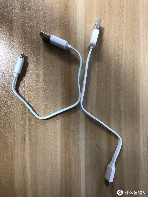 坚果移动电源一周使用和对比小米随身手电筒