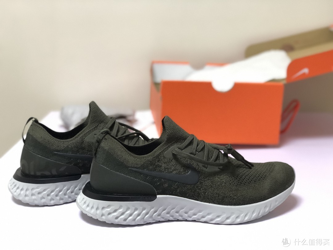 轻、软、弹、耐久四位一体的Nike 耐克 Epic React flyknit 跑鞋，是否是真的名副其实？