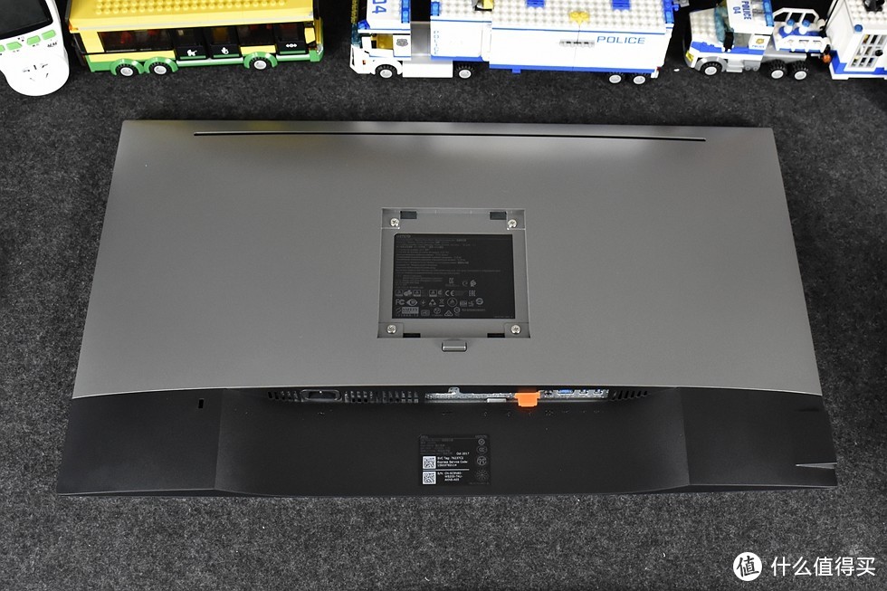 提升？简配？—DELL 戴尔 U2717D 显示器开箱测试