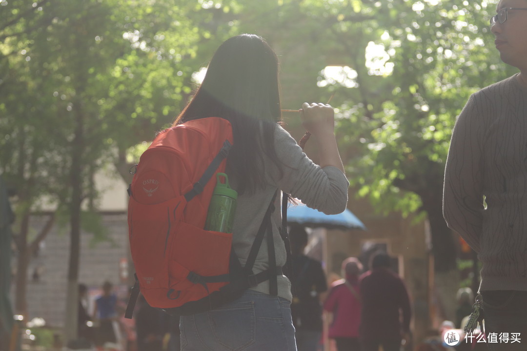 夏日背部好伴侣：Osprey Hikelite骇客 26L 背包