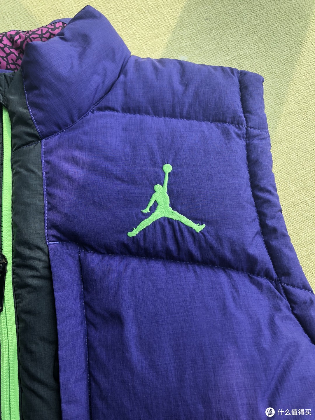 AIR JORDAN 小丑配色羽绒背心—577102