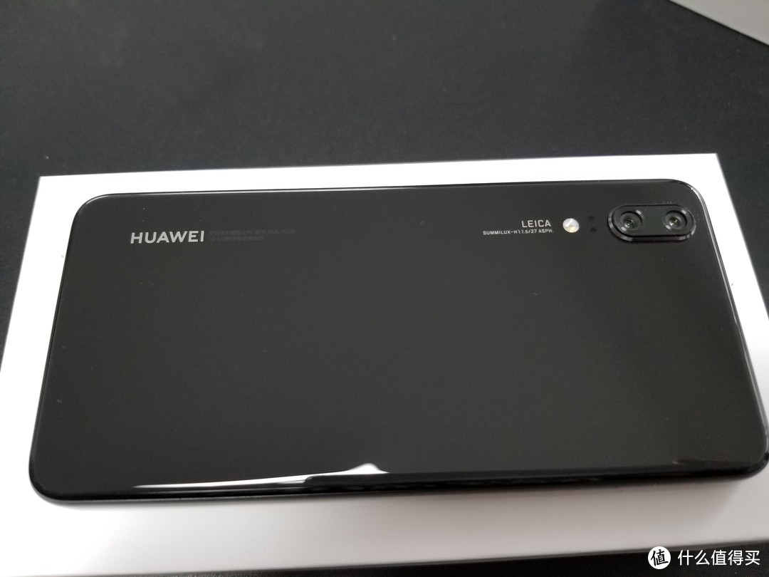 HUAWEI 华为 P20 亮黑色6+64 手机简单开箱