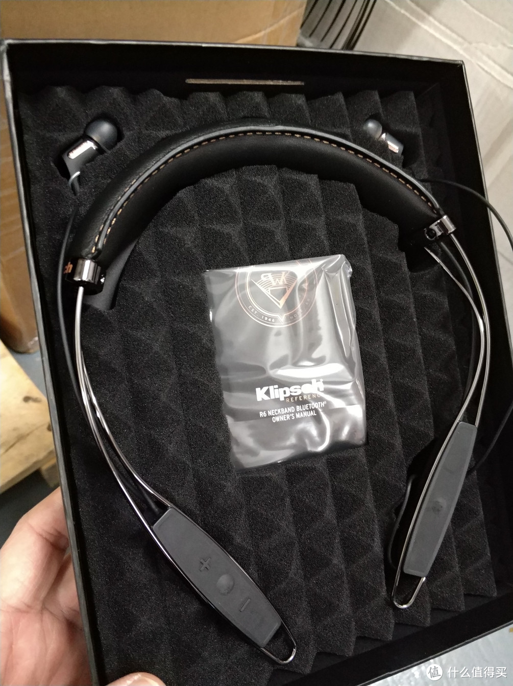 Klipsch 杰士 R6 Neckband 无线蓝牙耳机与LG HBS-810 简单对比