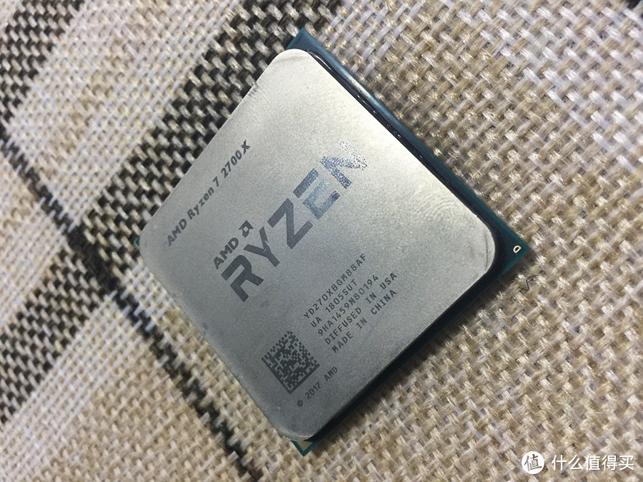AMD Ryzen 锐龙 2700X & Intel 英特尔 i7 8700K 未超频横向对比
