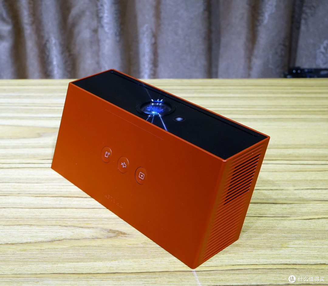 顶投视频:微鲸k1内置的app不算多,但比较实用,视频方面以腾讯视频的