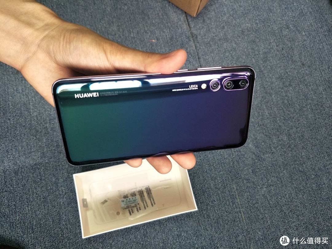 一个普通消费者加数码爱好者告诉你HUAWEI 华为 P20 pro极光色 手机到底怎样 （外观和相机部分）