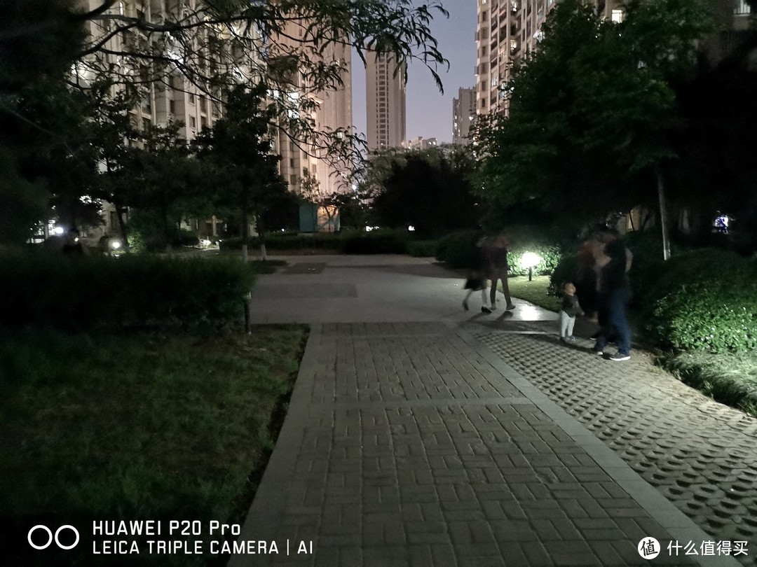 一个普通消费者加数码爱好者告诉你HUAWEI 华为 P20 pro极光色 手机到底怎样 （外观和相机部分）