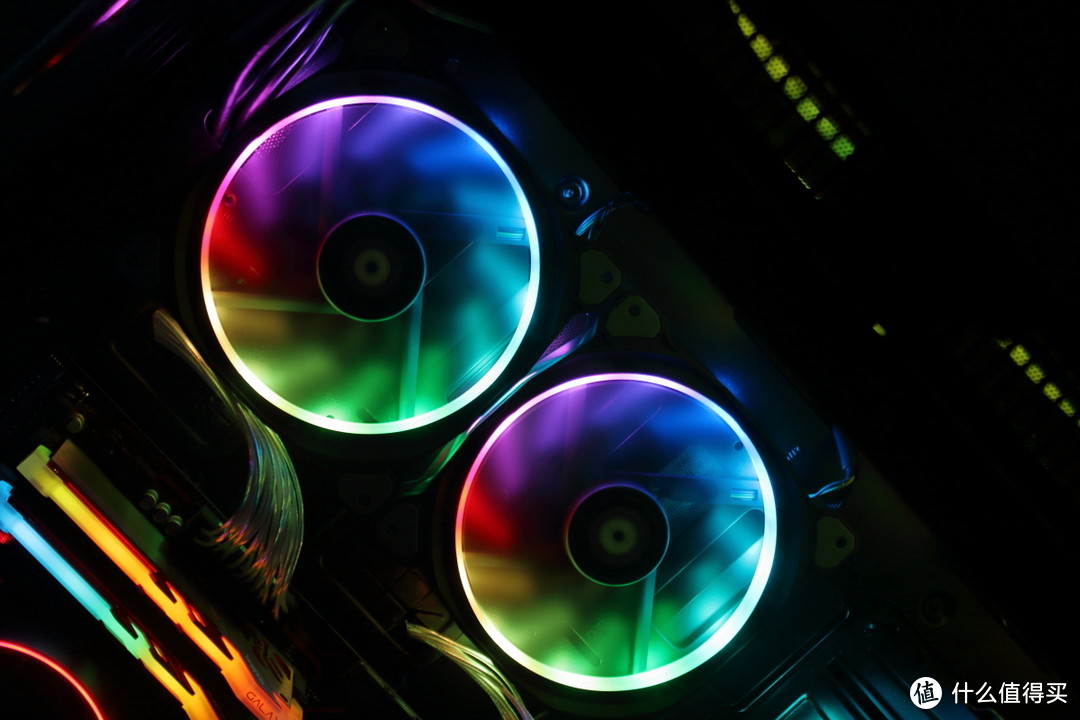 全新一代鸥翼式开窗机箱：Thermaltake 曜越 VIEW 37 RGB 测评