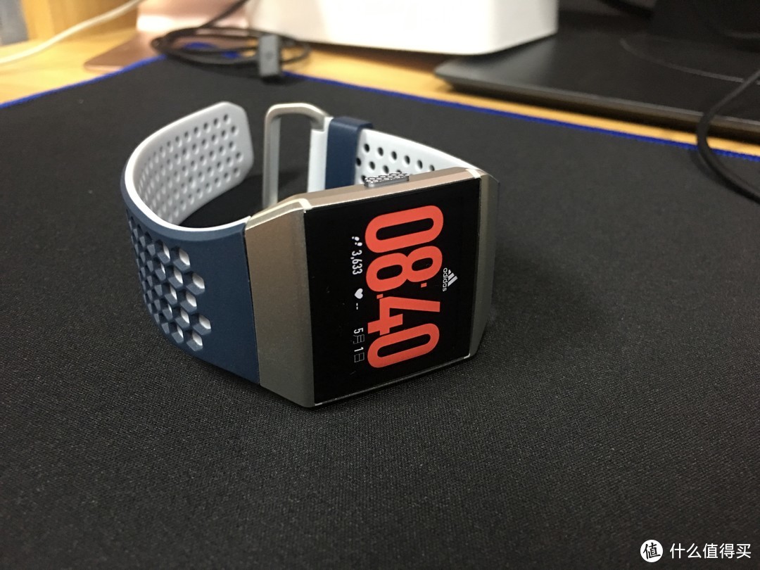 Fitbit Ionic Adidas特别版智能运动手表