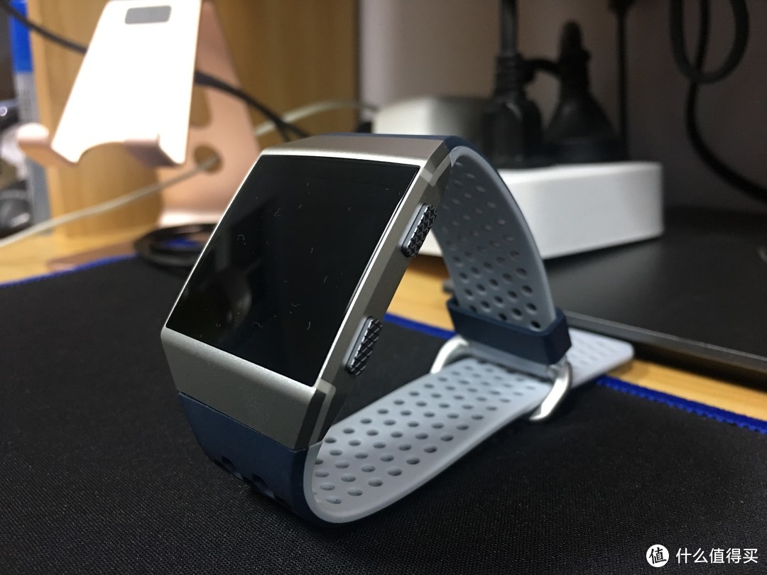 Fitbit Ionic Adidas特别版智能运动手表