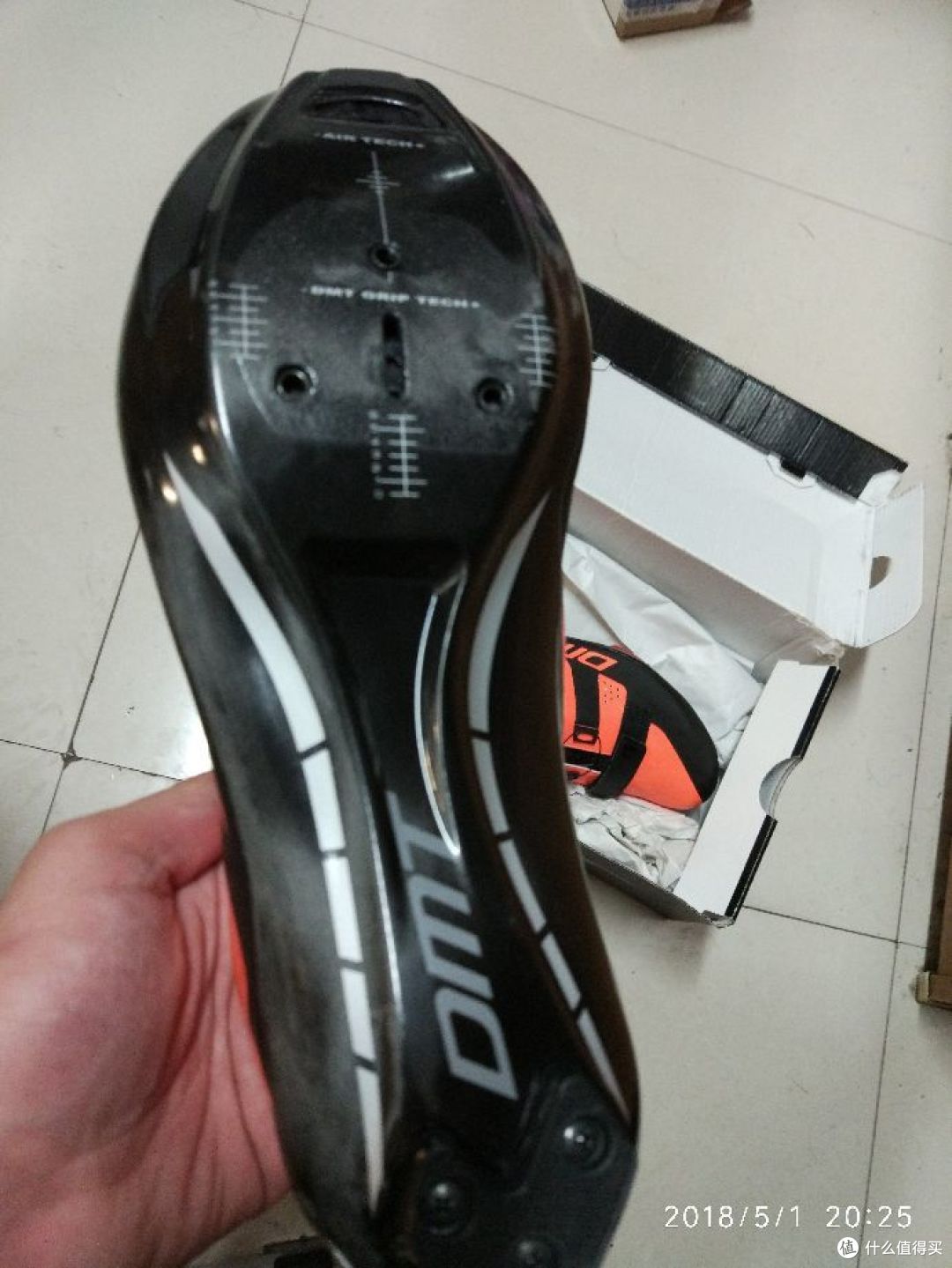 锁鞋最重要的是鞋底,所以我们先撇去外观因素看鞋底.