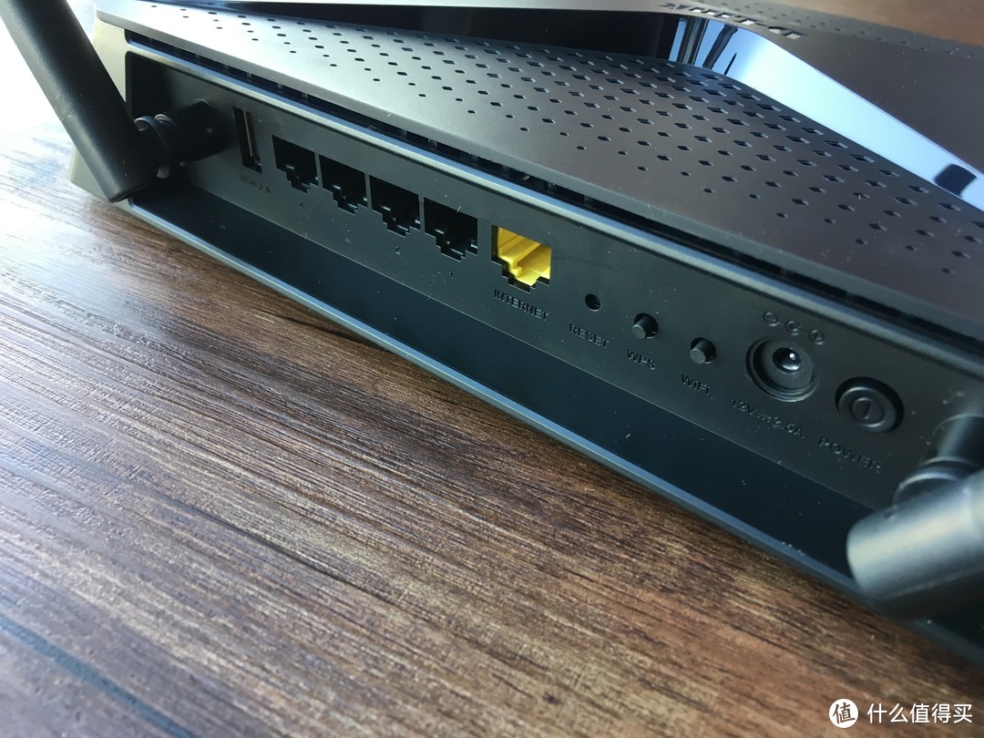 D-Link DIR-882 AC2600 双频千兆无线路由开箱测评及拆解