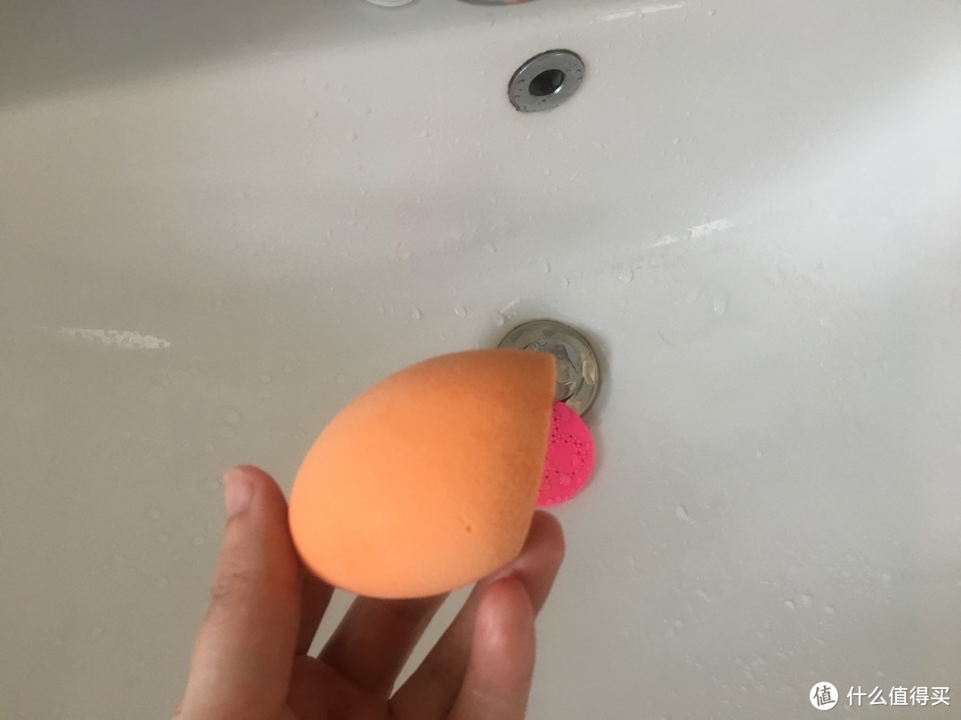 脏脏的美妆蛋怎么清洗，用这个就可以！