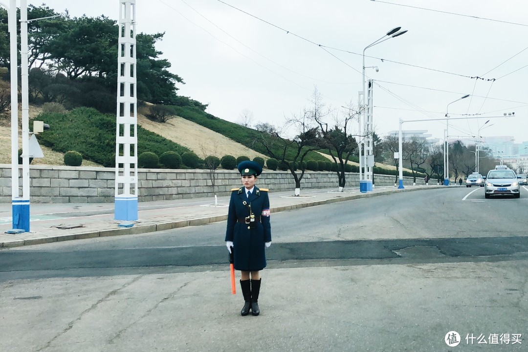 ▲ 平壤街头女交警是一景，这倒是被鼓励拍摄的