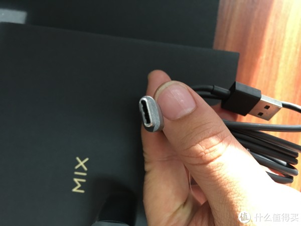 小米MIX2取消了耳机孔，只有USB Type-C接口