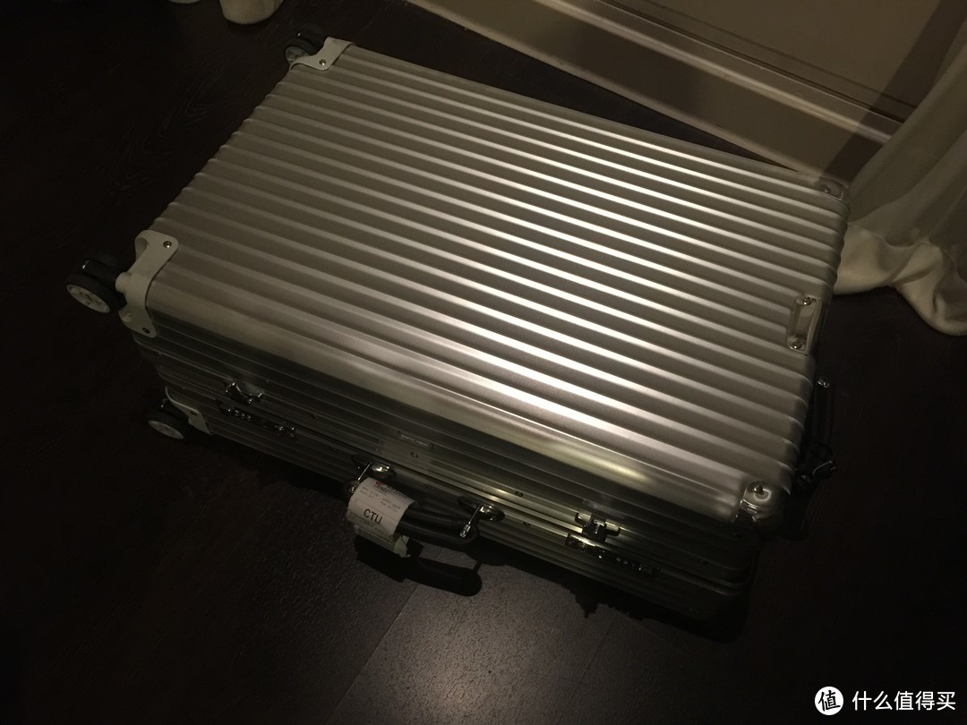 花四五千买个箱子：RIMOWA 日默瓦 Classic 26英寸旅行箱 使用感受