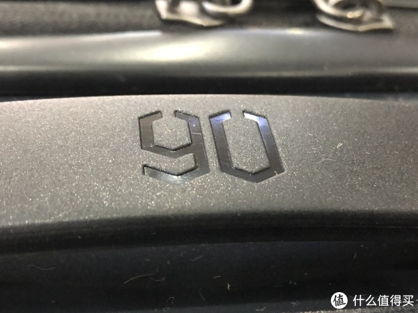 旅行箱上方提手的90分标志