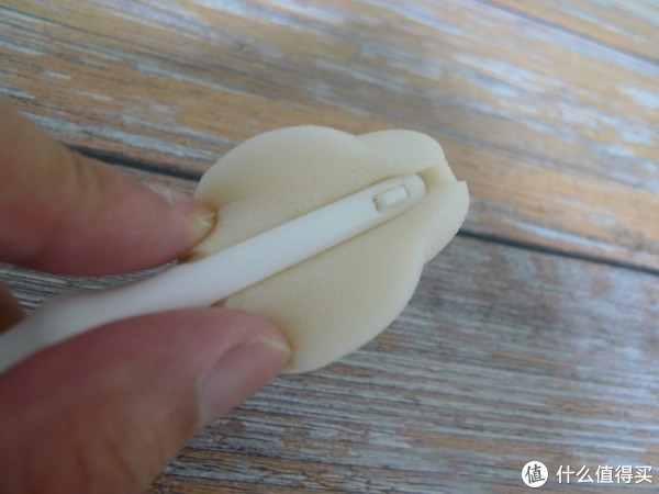 就是这样固定的,应该是可以更换的