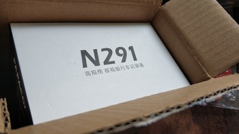 趴趴狗 N291 行车记录仪外观展示(屏幕|按钮|接口|支架)