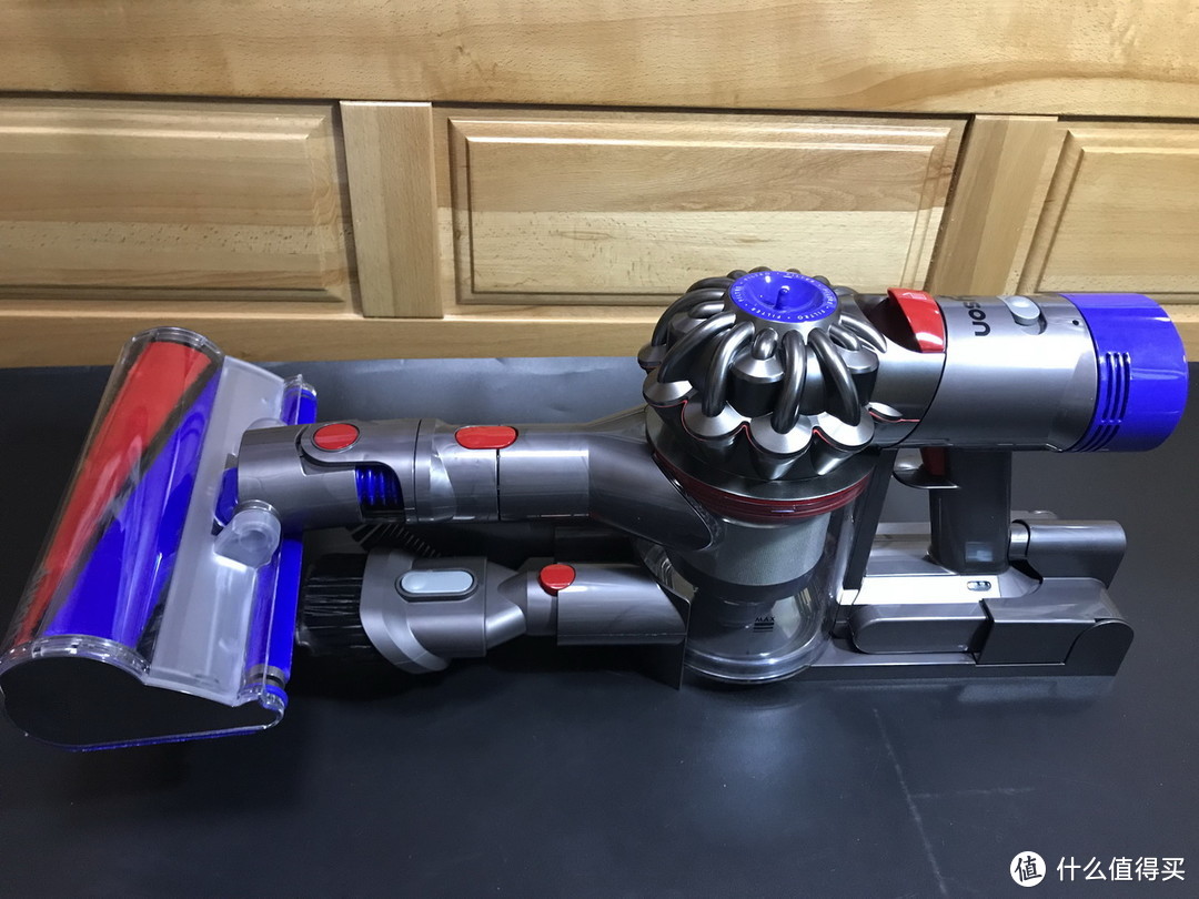 V10上市我开用V8：dyson 戴森 V8 Absolute手持无线吸尘器开箱及使用